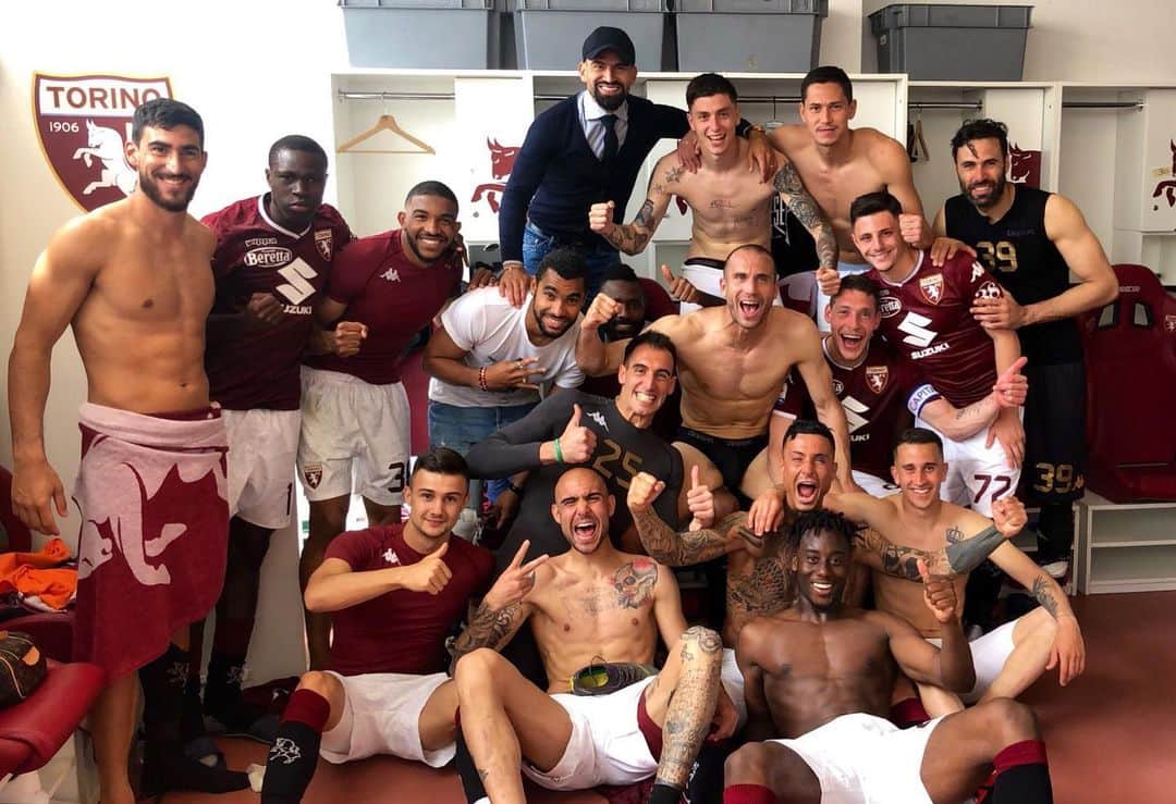ロレンツォ・デ・シルヴェストリのインスタグラム：「Dai ragazzi daiiiiiiiiiii!!!!!!!!!!!! +3pt  #TorinoSassuolo #gruppo #consapevolezza ⚽️⚽️💪🏻💪🏻🔥🔥🔝🔝」