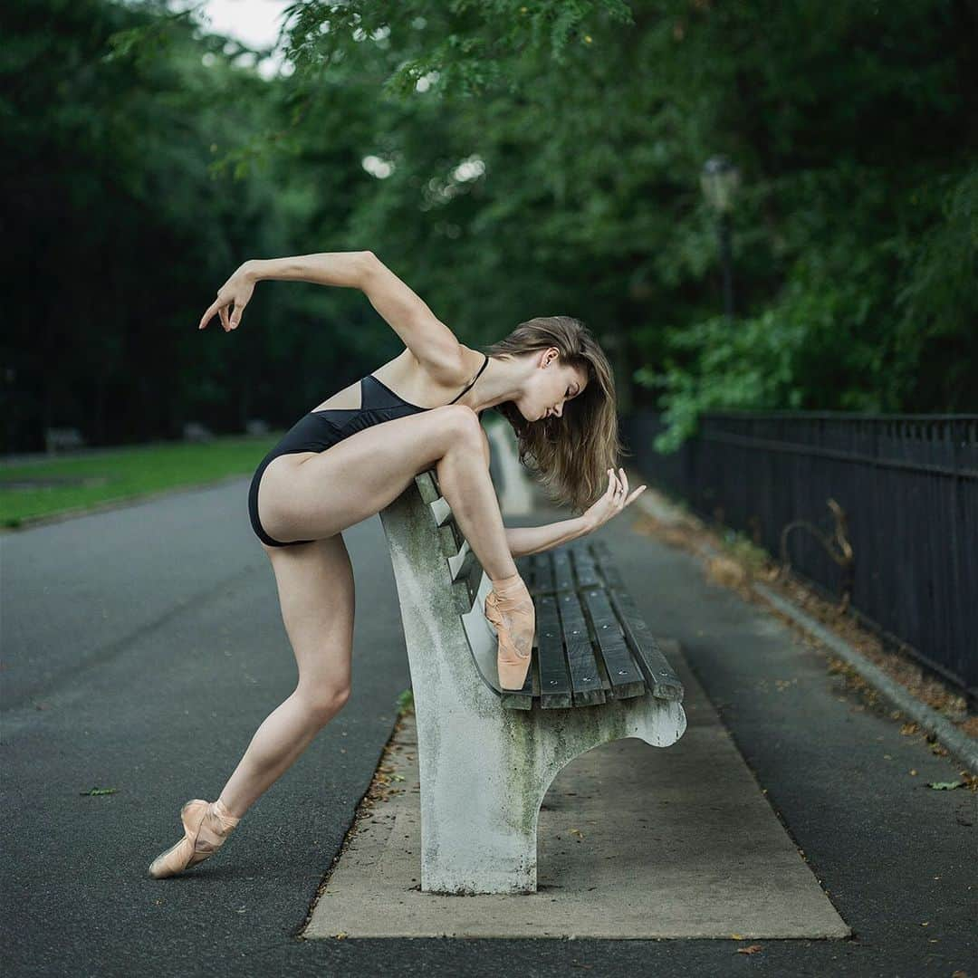 ballerina projectさんのインスタグラム写真 - (ballerina projectInstagram)「Cassie Trenary in Riverside Park. #ballerina - @cassiepearlt #riversidepark #newyorkcity #upperwestside #ballerinaproject #ballerinaproject_ #ballet #dance #pointe #cassietrenary  With the upcoming conclusion of the Ballerina Project limited edition prints will be only available for purchase until the beginning of June 2019. Link is in our Instagram profile to purchase one today.  The Ballerina Project book is now available for pre-order. Go to @ballerinaprojectbook for pre-order link and info. #ballerinaprojectbook」5月12日 21時51分 - ballerinaproject_