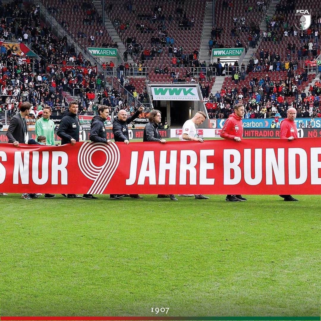 FCアウクスブルクさんのインスタグラム写真 - (FCアウクスブルクInstagram)「DANKE an die besten Fans der Welt!🙏😍 #FCA #FCA1907 #fcaugsburg #MehrAlsNur9JahreBundesliga」5月12日 22時05分 - fcaugsburg1907