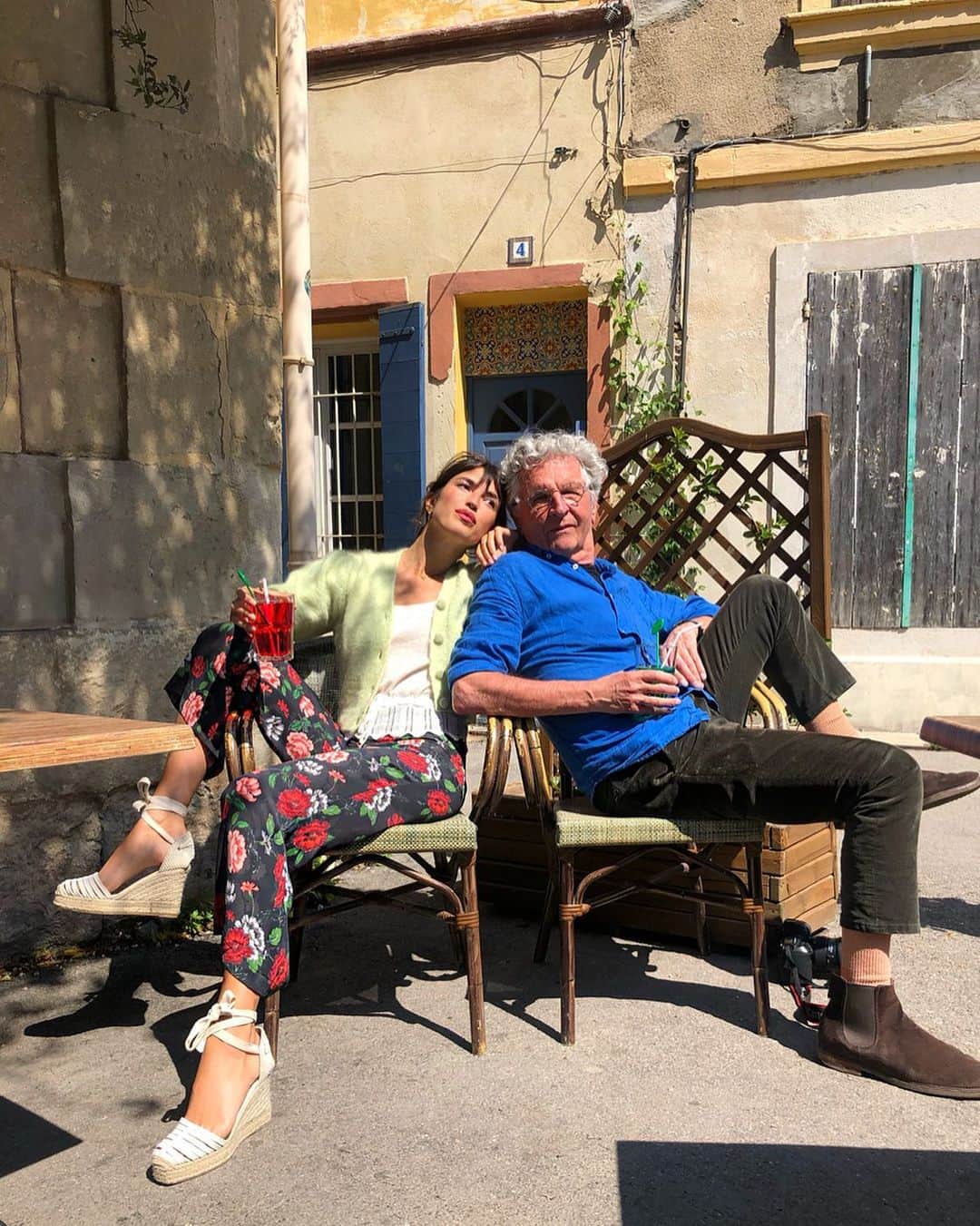 Jeanneさんのインスタグラム写真 - (JeanneInstagram)「Twinning with @harrygruyaert in Arles 👯‍♂️🌞」5月12日 22時00分 - jeannedamas