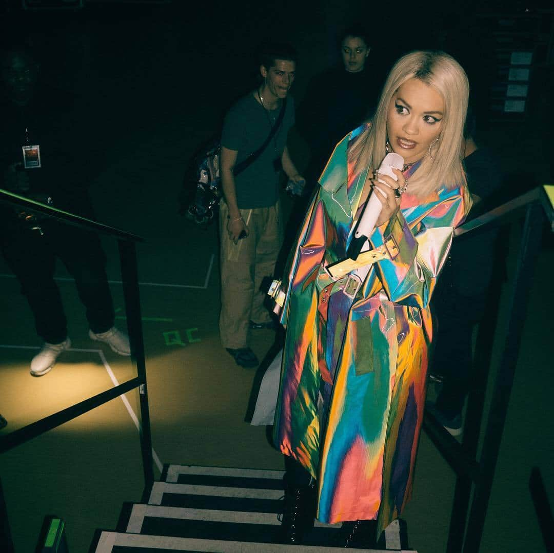 ビブロスさんのインスタグラム写真 - (ビブロスInstagram)「Iridescent reflections of #byblosCrystallized worn by @ritaora during her world tour.  #byblos #byblosFW19 #ManuelFacchini」5月12日 22時01分 - byblos_official