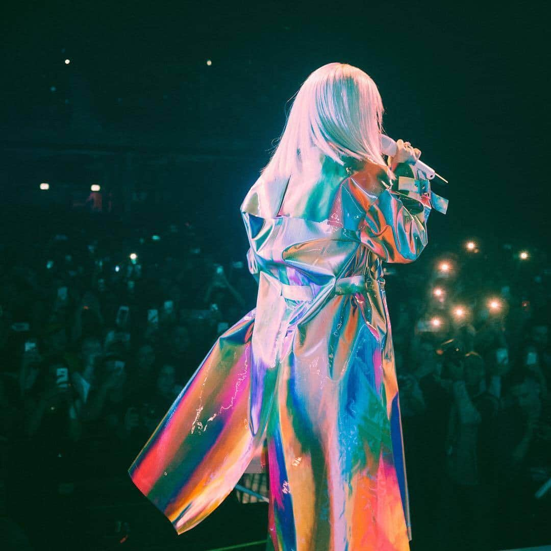 ビブロスさんのインスタグラム写真 - (ビブロスInstagram)「Iridescent reflections of #byblosCrystallized worn by @ritaora during her world tour.  #byblos #byblosFW19 #ManuelFacchini」5月12日 22時01分 - byblos_official