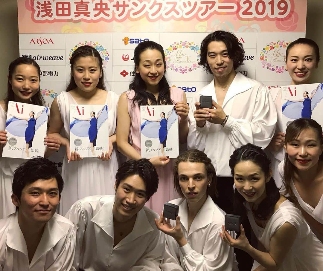 林渚のインスタグラム：「青森公演ありがとうございました💖 昔お世話になっていた先輩(現在は八戸でインストラクターをされている)に10年ぶりにお会い出来たり😍1日目の公演後は八戸の街を歩いたりして、充実していました。美味しいりんごも毎日食べました🍎次は、東京公演！ #浅田真央サンクスツアー #maotour #青森 #八戸 公演 #アルソア さんの石けんで顔を洗い、#ユンケル に助けられる...😊✨」