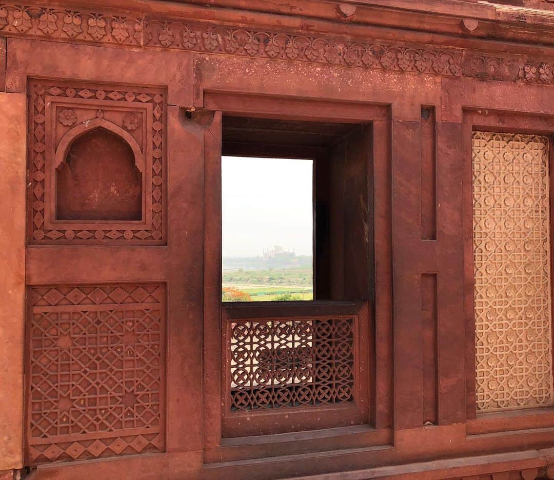 のインスタグラム：「遠くに見えるのがタージマハール💓 見える？ . . #india #trip #travel #inspo #gw #goodday #summer #india_everyday #india_gram #travelphotography #travelgram #traveler #インド #旅行 #カメラ女子 #タビジョ #思い出 #タージマハル #Agra #tajmahal #थ #viagem」