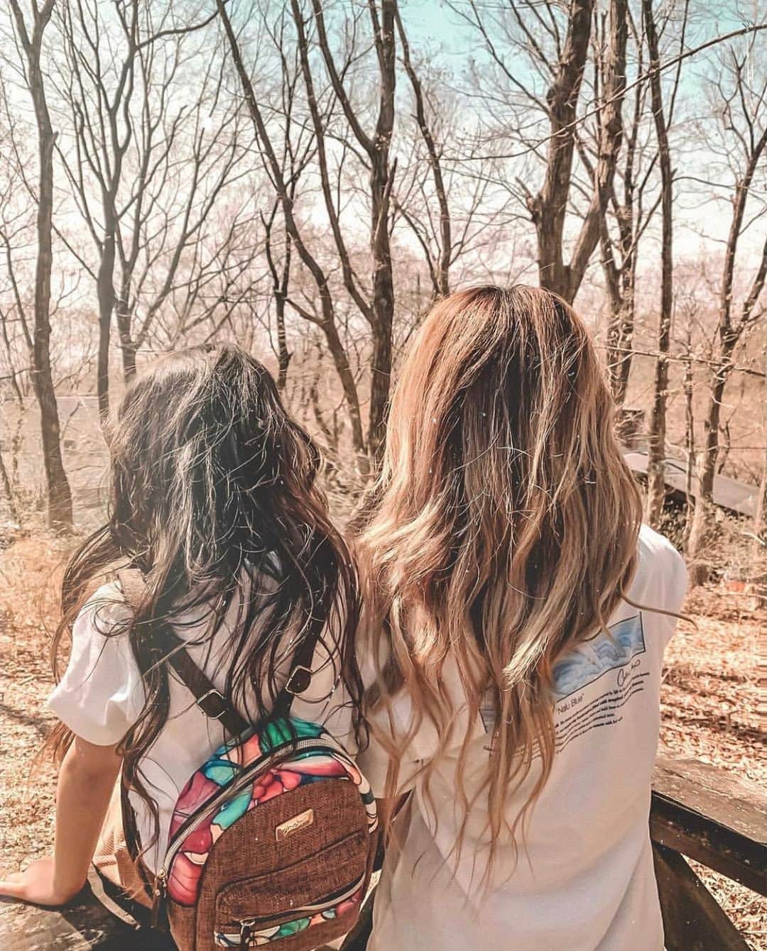 ラレイアのインスタグラム：「🌺 Happy Mother's day💐 世の中のお母さん達いつもお疲れ様です😊💕 ・ @xxkana513xx さま 親子でご愛用ありがとうございます😍 ・ 只今 #楽天 サイトではお買い物マラソンセールを開催中✨ 今ならポイントも20倍でお得なクーポンも配布中です！ ・ ぜひお見逃しなく☺️💓 ・ THANK YOU #Repost @xxkana513xx ♡♡♡ ・ @laleia_official  @colleenwilcoxgallery_jp  #colleen#colleenwilcox#art#hawaii#aloha#surf#beach#fashion#laleia#ハワイ#フォトジェニック#インスタ映え#インスタ女子#アロハ#ビーチ#海を感じる雑貨#ラレイア#アート#ビーチガール#サーフスタイル#大人カジュアル#旅行#トラベラー#タビジョ#母の日#親子コーデ」