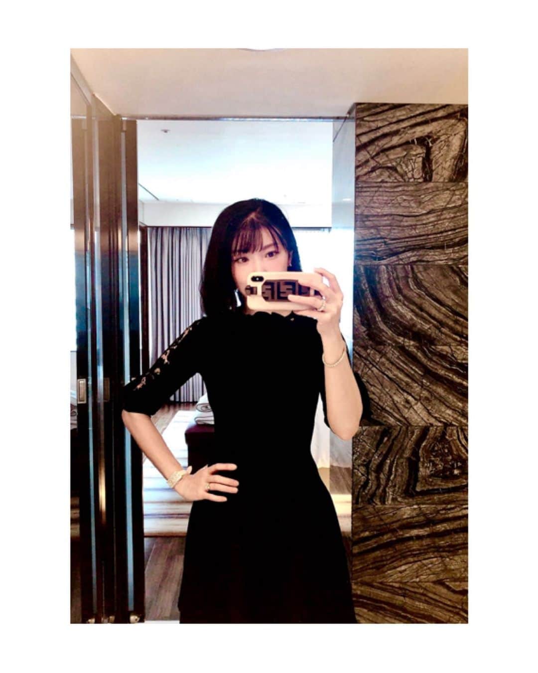 のインスタグラム：「Little black dress 🖤 #littleblackdress #simpleissweet #valentino #valentinodress #instafashion  #🖤 #頑なに #黒を #着なかった けれど #最近は着るようになりました」