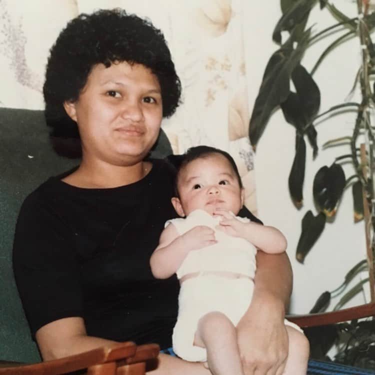 Iya Villaniaさんのインスタグラム写真 - (Iya VillaniaInstagram)「My mama... and her perm 😂 hope you all had a wonderful mama’s day ❤️ #MumsDay」5月12日 22時09分 - iyavillania