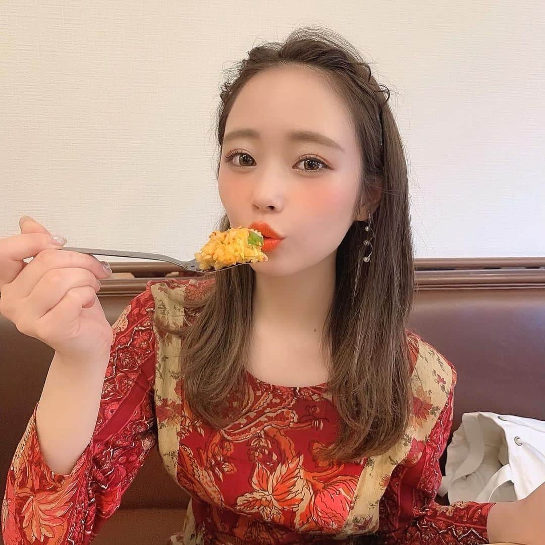 ゆいこ ◡̈♥︎さんのインスタグラム写真 - (ゆいこ ◡̈♥︎Instagram)「◡̈♥︎ ∮ #ゆいこ飯 🇰🇷 ∮ 🚩 京都 京都駅 🎪 シゴル 🔎 @sigolu_baek ∮ ∮ 京都の 本格的な韓国料理のお店に (@kyoto_eats )さんとお邪魔しました🤤💓 ∮ 本場の味！って感じで 美味しかったし リーズナブルやし 最高🥰🥰 ∮ ∮ チヂミとか絶品！過去１かもしらん🤔✨ 絶対の絶対に 頼んでほしい🥺 ∮ ∮ サムギョプサルは ゴマの葉もあって初めて食べた🤭 苦味があるけど それも美味しくて しかも お肌ちゅるちゅるなるらしい🤭💓 もちろん 沢山 頂きました ← ∮ ∮ ∮ 鉄板で作ってくれるビビンバも おいしかったな〜〜、、、 おこげが いい感じに出来て それもまた ぐっど 👍💕 ∮ ∮ ∮ 京都駅から歩いて行けるし 観光地の近くやから 外国の方もちらほら 歩いてはったし リーズナブルなコースもあるから 学生さんにも 人気みたい🤔💛 ∮ ∮ ∮ まだ日本では取り扱いの少ない 韓国のお酒もあったり、大満足🍶🤗 ∮ 度数が高めの 韓国の焼酎は 好みの味を足せて、飲みやすいけど ゆいこみたいに お酒弱めの人は 更に水割りが おススメ🙃 甘めでスッキリしてて 飲みすぎ注意🤕💋 ∮ ∮ ∮ 京都てほんまに美味しいお店ばっかで また今度も行く予定あるんやけど めちゃ楽しみ✊💕 ∮ ∮ ∮ #京都グルメ #kyotoeats #kyoto」5月12日 22時21分 - yuiko__h