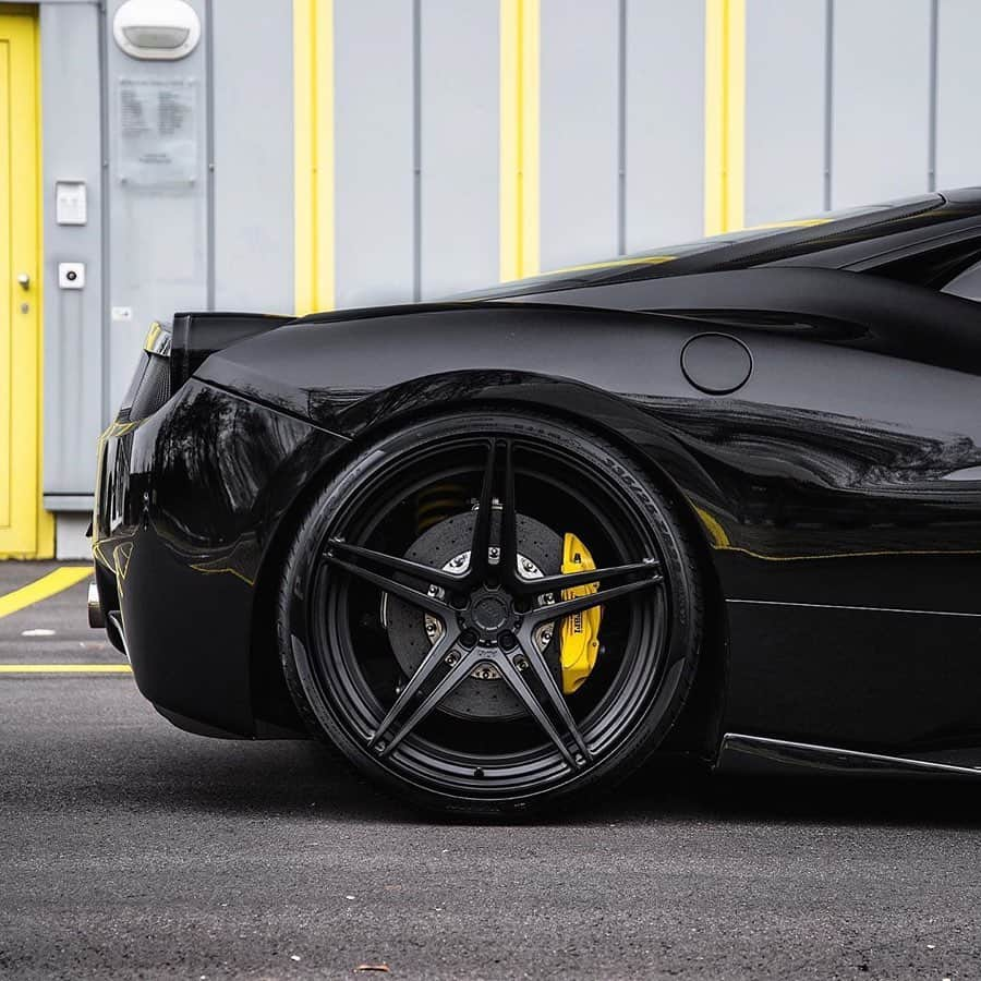 CARLiFESTYLEさんのインスタグラム写真 - (CARLiFESTYLEInstagram)「All black Ferrari 458. Hot or Not? Photo by @srs_swissrichstreets #carlifestyle ( Follow the Network @AUTOPLAY )」5月12日 22時22分 - carlifestyle