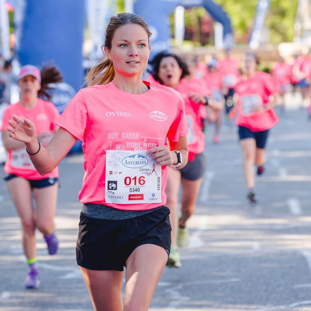 Oyshoさんのインスタグラム写真 - (OyshoInstagram)「Today 36.000 women run the Women’s Race Madrid 2019 @carreramujer  Gracias Madrid! Thanks Madrid for being part of la #marearosa  #carreramujer2019 #womenrace #Madrid」5月12日 22時17分 - oysho