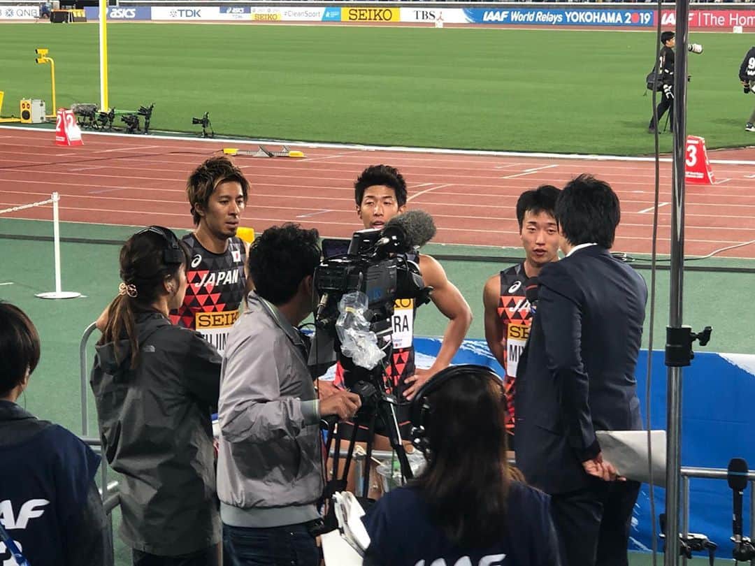 和田正人さんのインスタグラム写真 - (和田正人Instagram)「#世界リレー 観戦！！たまたま来ていた #武井壮 パイセンと、日本大学陸上競技部時代の同期であり、日本人2人目の100m9秒台を出したばかりのサニブラウンの高校時代の指導者でもある #山村貴彦 。最高に盛り上がった！！目の前にいるジャスティン・ガトリンに大興奮！！アクシデントにも屈せず見事に決勝進出を果たした #藤光謙司 を始めとする4×200mメンバー！！そして4×100mリレーで強豪アメリカを僅差で破ったブラジル！！日本は出られなかったけど、それでも大満足な観戦でした！！やっぱり陸上競技が好きなんだなーと改めて実感。東京五輪、絶対に生観戦するぞ！！」5月12日 22時30分 - daaaaaawaaaaaa