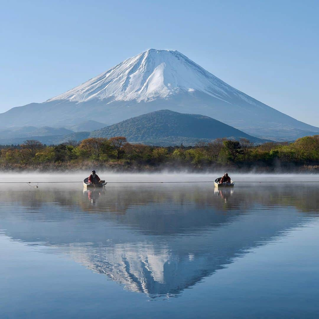 Asuka（明日香）さんのインスタグラム写真 - (Asuka（明日香）Instagram)「*﻿﻿﻿﻿ *﻿﻿﻿﻿ Reflection 🗻﻿﻿ *﻿﻿﻿﻿ *﻿﻿﻿﻿ 西湖のあとは精進湖へ﻿ こちらでも毛嵐が(*^_^*)﻿﻿ ﻿﻿ 2019.05.08  06:29a.m.﻿ ﻿﻿﻿﻿ α9 × FE 24-70mm F2.8 GM﻿﻿ ﻿﻿ #富士山 ﻿﻿﻿﻿ #富士山が好き ﻿﻿﻿﻿ #世界遺産 ﻿﻿﻿﻿ #worldheritage ﻿﻿﻿﻿ #精進湖﻿ #毛嵐﻿﻿ #リフレクション﻿﻿ #reflection﻿﻿ #逆さ富士﻿﻿ #α9﻿﻿ #mt_fuji ﻿﻿﻿﻿ #fujiyama ﻿﻿﻿﻿ #mountain ﻿﻿﻿﻿ #sonyalpha ﻿﻿﻿﻿ #SonyImages﻿ #sony﻿﻿﻿﻿ #japan﻿﻿﻿﻿ #MyRRS﻿﻿ #reallyrightstuff﻿﻿ #fstopgear﻿﻿ #yourshotphotographer」5月12日 22時23分 - _asuka_asuka_