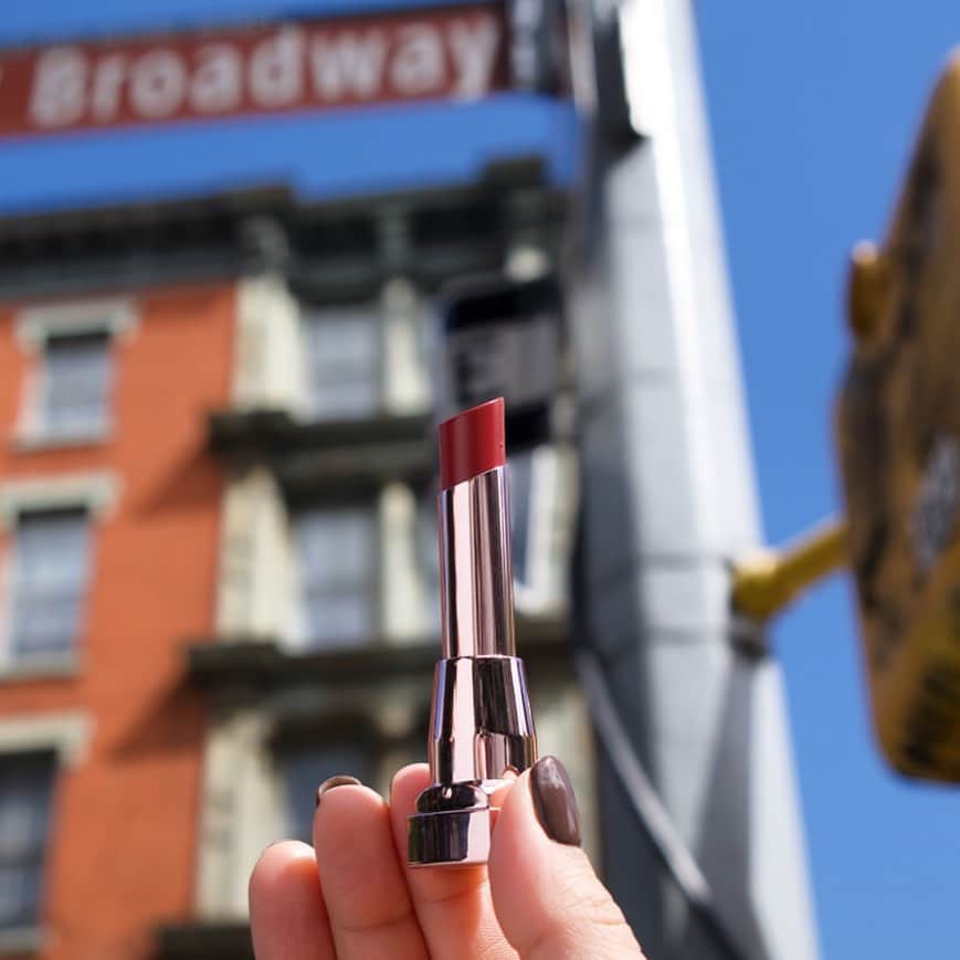 Maybelline New Yorkさんのインスタグラム写真 - (Maybelline New YorkInstagram)「Color sensational #shinecompulsion is one of our most comfortable lipsticks, with deep hydration and a gorgeous shine.💋 (it’s also a perfect #mothersday gift if you’re looking for something last minute 😉) Check out our stories for some more ideas!」5月12日 22時24分 - maybelline