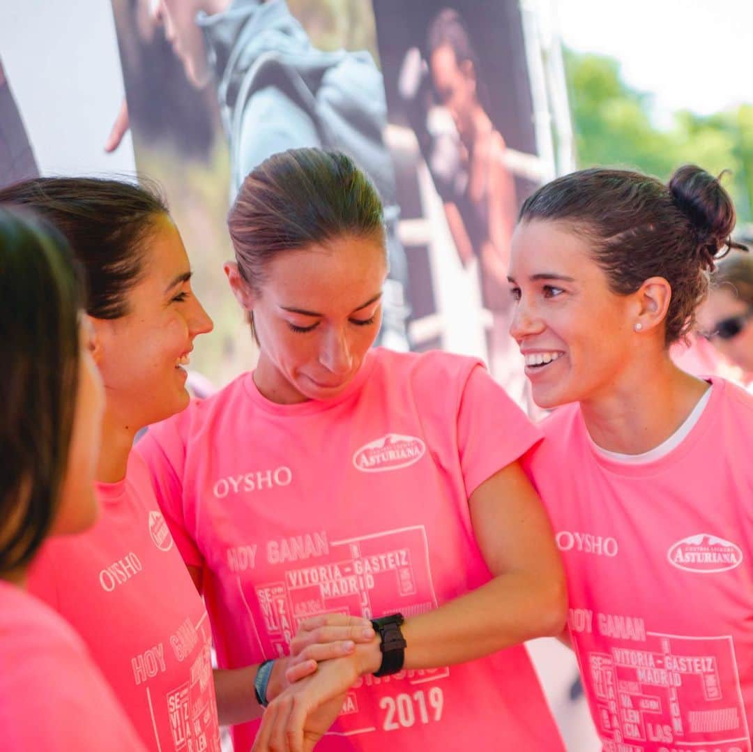 Oyshoさんのインスタグラム写真 - (OyshoInstagram)「Their power, our support. Oysho Sport Team @oysho_sport run the @carreramujer today with more than 36.000 women. ¡Gracias Madrid! #carreramujer2019 #marearosa #womenrace」5月12日 22時25分 - oysho