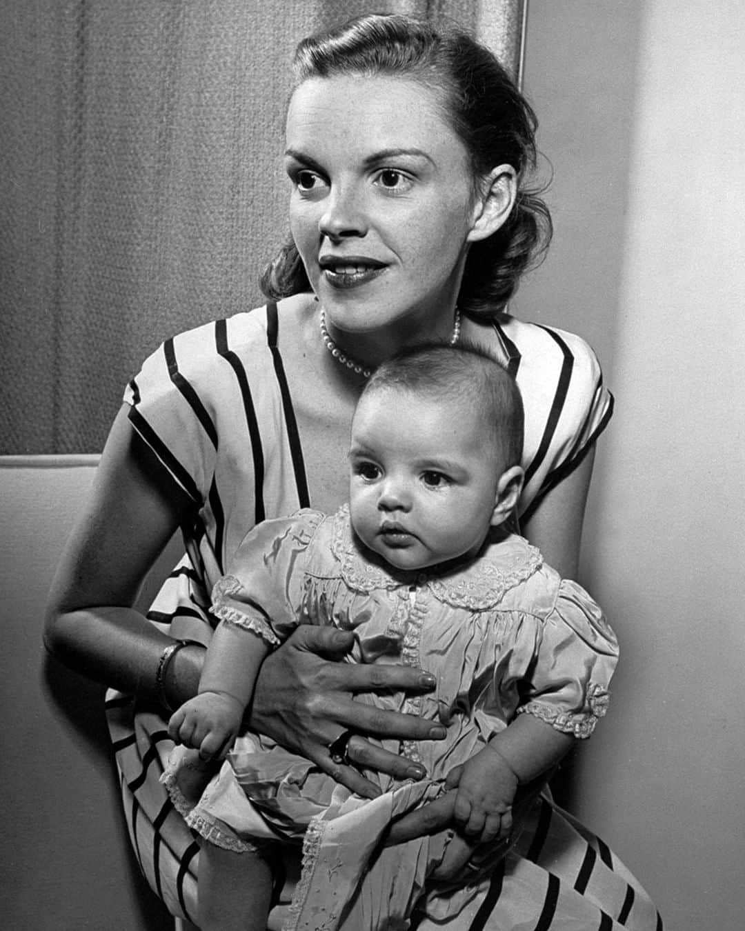 lifeさんのインスタグラム写真 - (lifeInstagram)「LIFE legend Judy Garland with her daughter Liza Minnelli in 1946. HAPPY MOTHER'S DAY! (Martha Holmes—The LIFE Picture Collection/Getty Images) #LIFElegends #MothersDay」5月12日 22時40分 - life