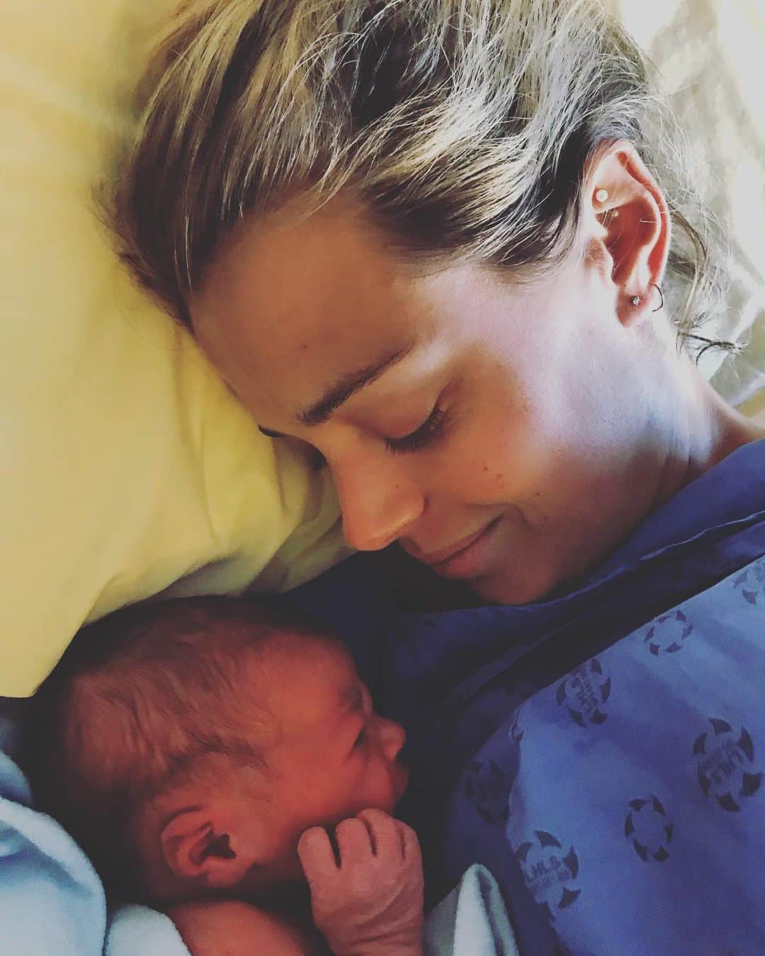 メリッサ・ビショップのインスタグラム：「We’re celebrating all the Mom’s today. Children are absolute gifts; this day, forever, will have changed my life 💕 Happy Mother’s Day my fellow mamas! #girlmom #raisethemstrong #raisethemconfident #foreverours #misscorinne」