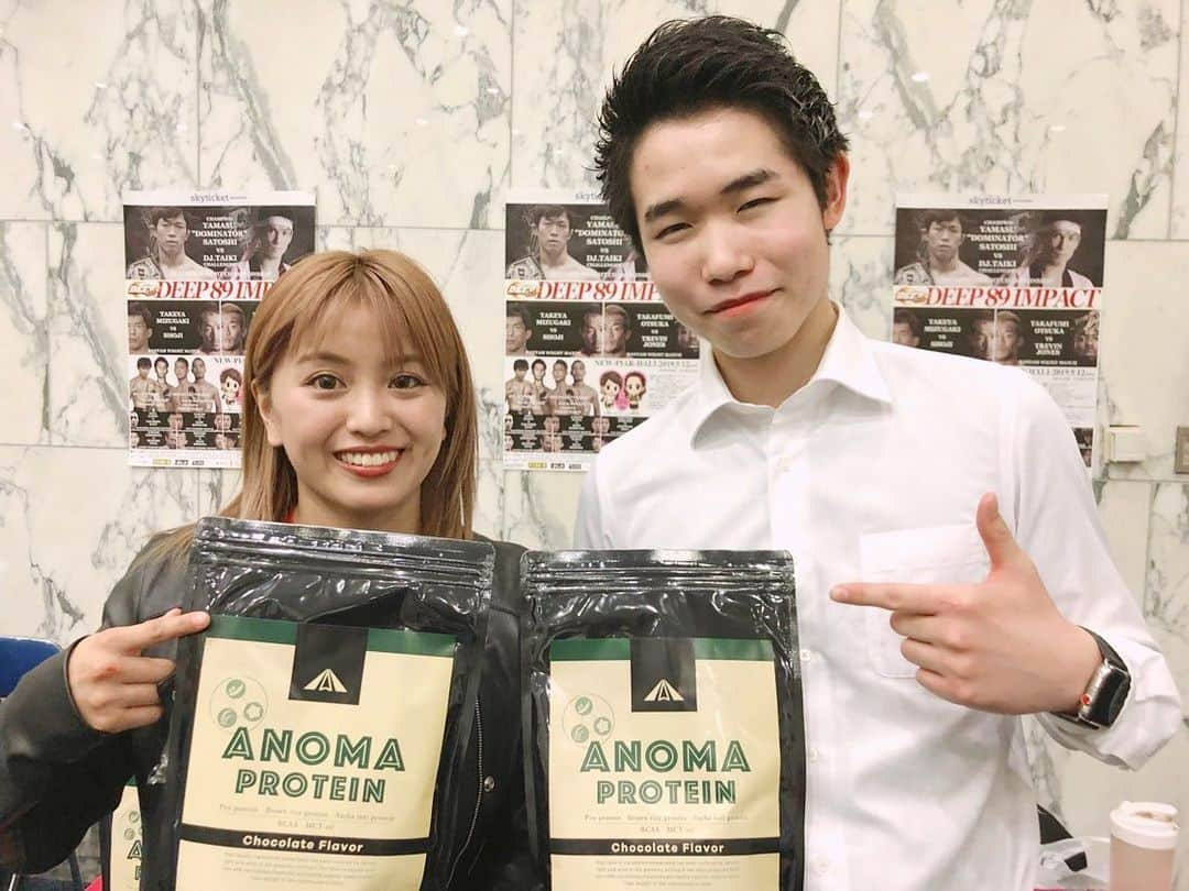 山崎桃子さんのインスタグラム写真 - (山崎桃子Instagram)「DEEPの会場でプロテイン😊✨ 『ANOMA PROTEIN』 えんどう豆で作られてる 超優秀なプロテイン！！ えんどう豆だけでは 不足する特定の アミノ酸を補うため 玄米とスーパーフードの サチャインチを南米から 取り寄せ独自比率で配合しました。 これにより、タンパク質の 含有量は20g以上を維持しながら アルギニンを 従来のホエイプロテインの 何と🔥2-3倍量！！ 鉄を約2倍量含有させることを 実現したプロテインなの！！ 素材にこだわったので 味には正直自信がないと 言われていたのですが… 試食させて頂いたら ビックリ😂 私、超好きな感じでした！！ 豆乳のチョコレート味 みたいな感じで💓 超飲みやすさ感じました！！ 男性は勿論ですが女性は 特に好きな味な気がします！！ 効果も優秀過ぎるし これから使わせて 頂くことにしました🔥🔥 めっちゃオススメなので ぜひ試してみてください！！ https://anoma-inc.com/product/protein600g/ #anomaplotein #プロテイン  #オススメ  #愛用する」5月12日 22時33分 - momochan0910