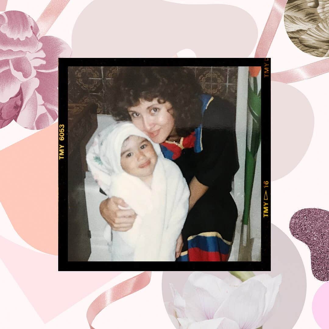 のインスタグラム：「Bobbi Brown employees shared some of their most meaningful photos in honor of #MothersDay. Now it's your turn. Tell us why your mom is #PrettyPowerful and tag @bobbibrown.」