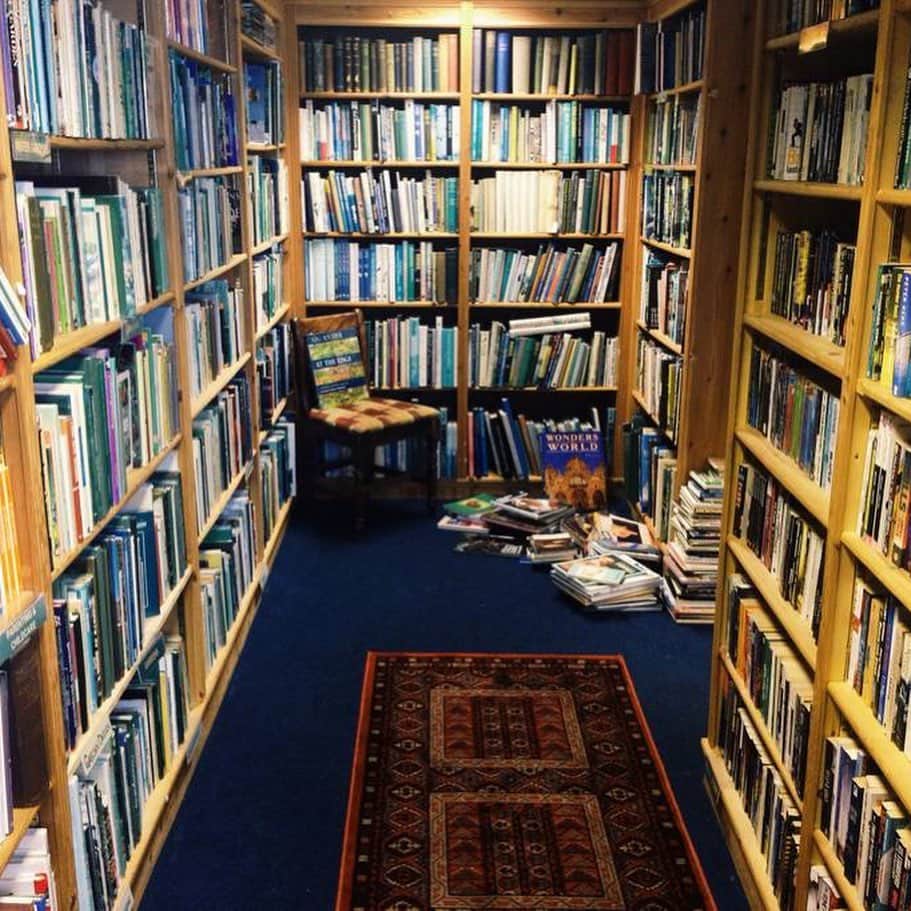 CNNさんのインスタグラム写真 - (CNNInstagram)「This former NASA employee packed up her California life at the age of 24 to chase her dream of working at a bookshop in Scotland. Her store, The Open Book, in Wigtown is now a wildly popular destination on Airbnb, where guests can stay and help run the shop. “I thought I couldn't be the only crazy American who dreams of working in a bookshop by the sea in Scotland, there has to be more of us,” said Jessica Fox. (📸: Wigtown Festival Company and AirBnb/The Open Book)」5月12日 22時40分 - cnn