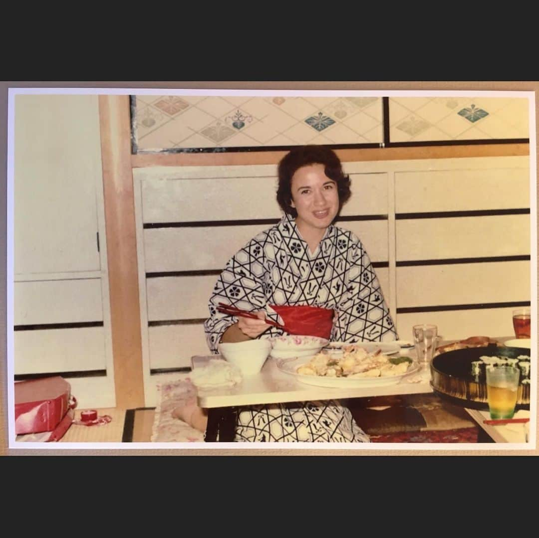 マーシャ・ゲイ・ハーデンさんのインスタグラム写真 - (マーシャ・ゲイ・ハーデンInstagram)「Hapoy Mothers day to the woman who said “you can if u THINK u can! Just do it!” Best travel companion ever.  I miss her every sincle day- by my side at events, in the kitchen, on the lake, in the garden, and snuggled up in bed. I am grateful for all those bagged lunches with a nickle hidden between treasures of grapes and Debbie’s Oatmeal snacks. Mom. Madre. Mama. Mother. Mere. #1 nurturer.」5月12日 22時42分 - mgh_8