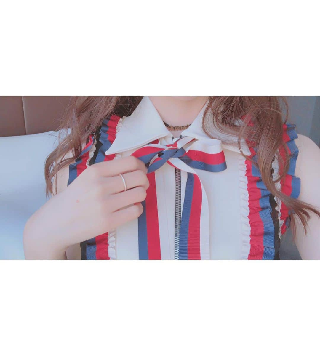 おまみさんのインスタグラム写真 - (おまみInstagram)「＊﻿ coordinate 。♡﻿ ﻿ blogにupしたワンピ全身ver見たい！とDMいただいたので 。♡﻿ ﻿ 座ってる写真しかなくてごめんなさい 。。﻿ ハートポーズには触れないで 。！笑﻿ ﻿ onepiece:GUCCI﻿ shoes:ferragamo﻿ bag:dior﻿ ﻿ ﻿ #coordinate #code #outfit #ootd #wear #fashion #gucci #ferragamo #dior #christiandior #diorbag #salvatoreferragamo #onepiece #コーディネート #コーデ #ファッション #おまみ服 #グッチ #ディオール #フェラガモ #クリスチャンディオール #サルヴァトーレフェラガモ #ワンピース #ハートポーズ #ladydior #옷스타그 #코디 #데일리룩 #스냅 #스타일」5月12日 22時42分 - 0mm157