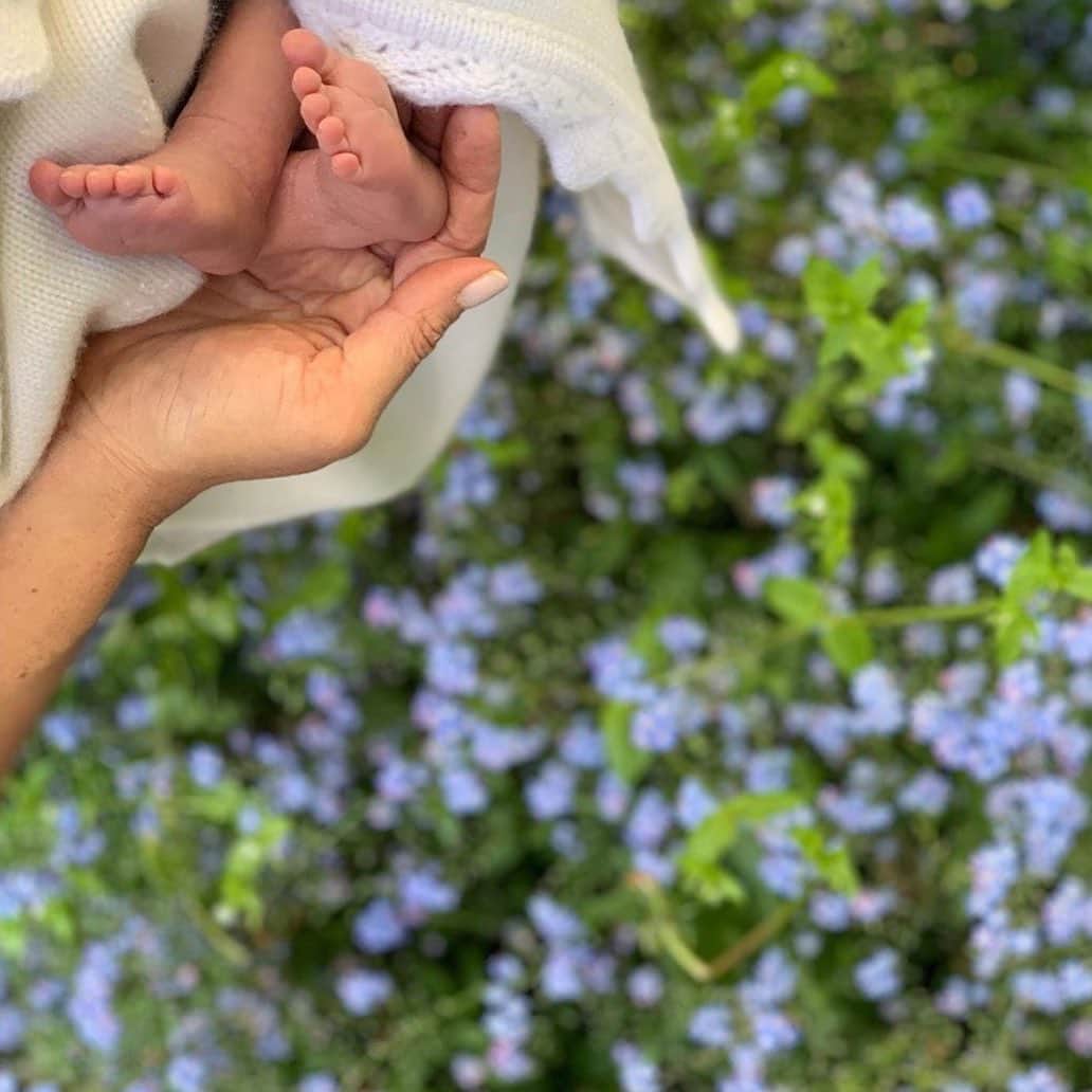 People Magazineさんのインスタグラム写真 - (People MagazineInstagram)「Meghan Markle’s first Mother’s Day. ❤️ The Duke and Duchess of Sussex are celebrating Mother’s Day with a special photo of their newborn baby boy, Archie. | #Regram @sussexroyal: “Paying tribute to all mothers today - past, present, mothers-to-be, and those lost but forever remembered. We honor and celebrate each and every one of you. Today is Mother’s Day in the United States, Canada, Australia, New Zealand, South Africa, Kenya, Japan, and several countries across Europe. This is the first Mother’s Day for The Duchess of Sussex.”」5月12日 22時43分 - people