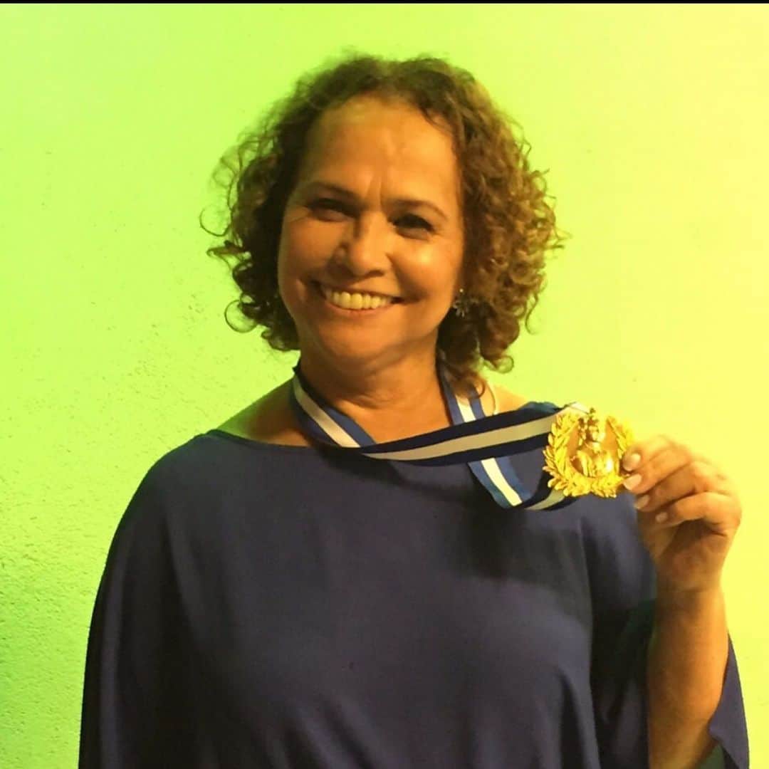 ロナウドのインスタグラム：「Dona Sonia medalha de ouro! Feliz dias das mães!💜」