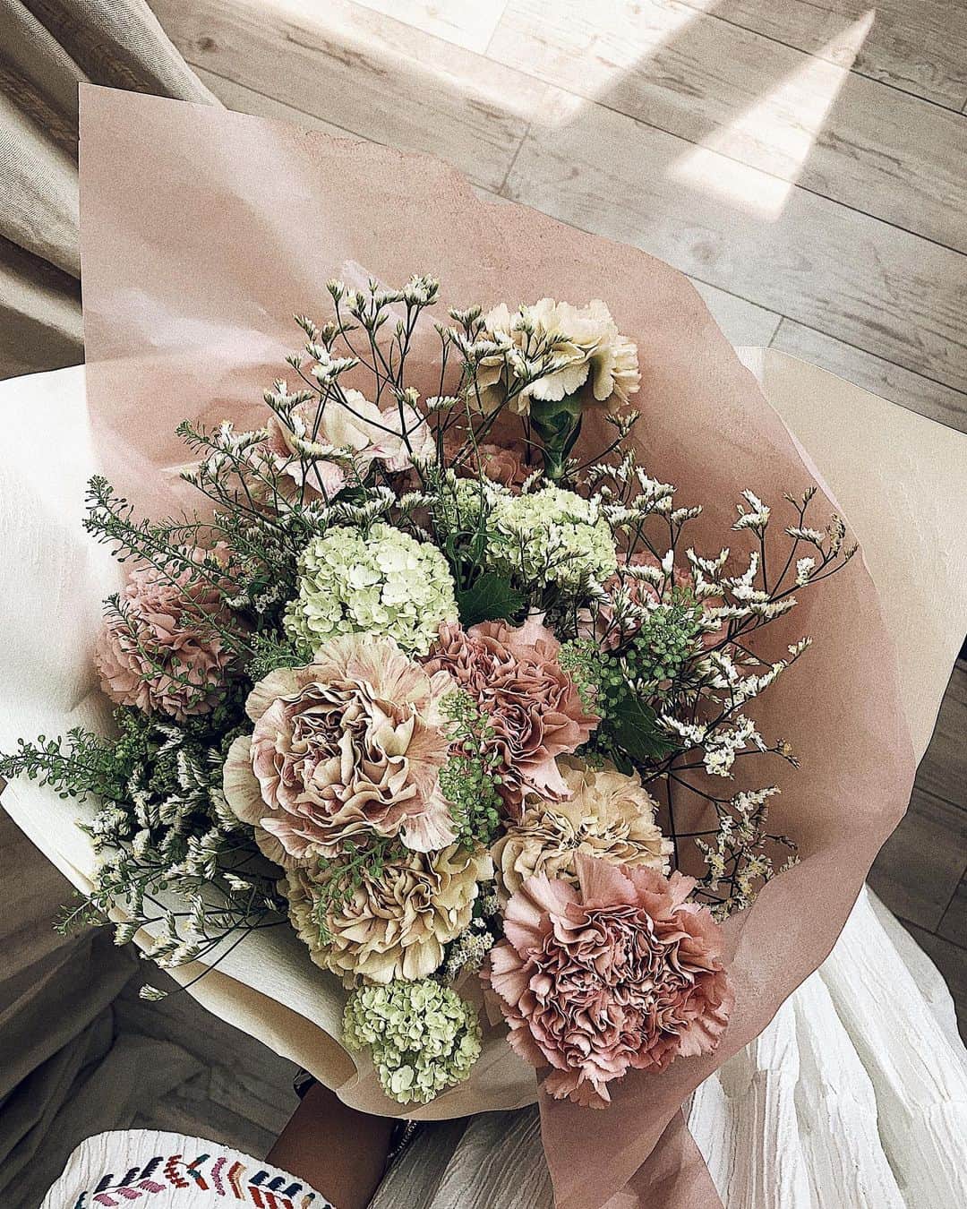 Manamiのインスタグラム：「Happy Mother's Day💐  世界で一番感謝してる人😌✨ 生まれてから今もずっとありがとう💖 #mothersday #happymothersday #love ㅤ さ、今日はこれから実家に帰るぞ🐶🐶」