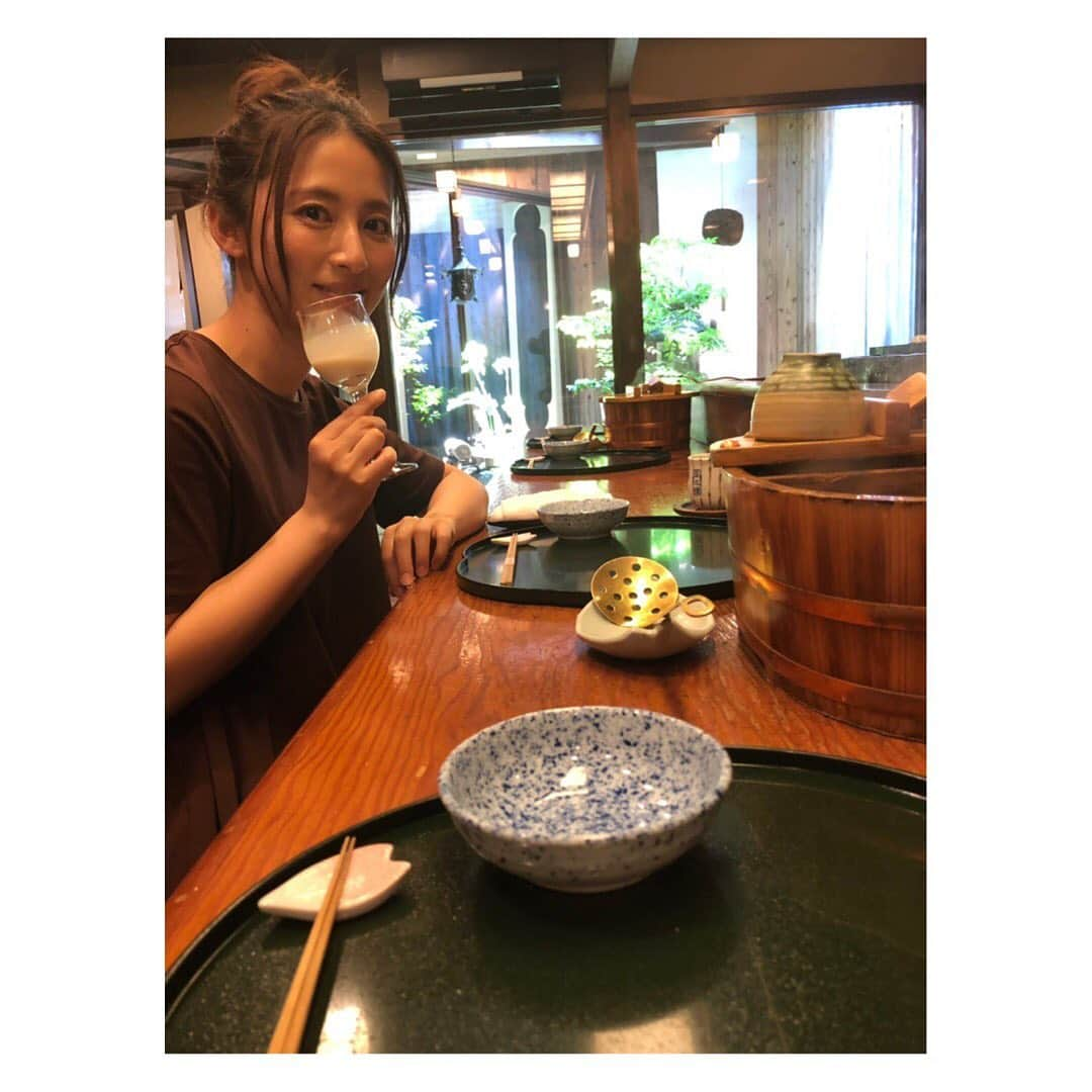 福田彩乃さんのインスタグラム写真 - (福田彩乃Instagram)「* 豆水楼の湯豆腐は最高です んーーーーまっ🤤 豆乳も濃厚で (手に持ってるやつ) すごく美味しかったな〜✨」5月12日 22時53分 - ayanofukuda_official