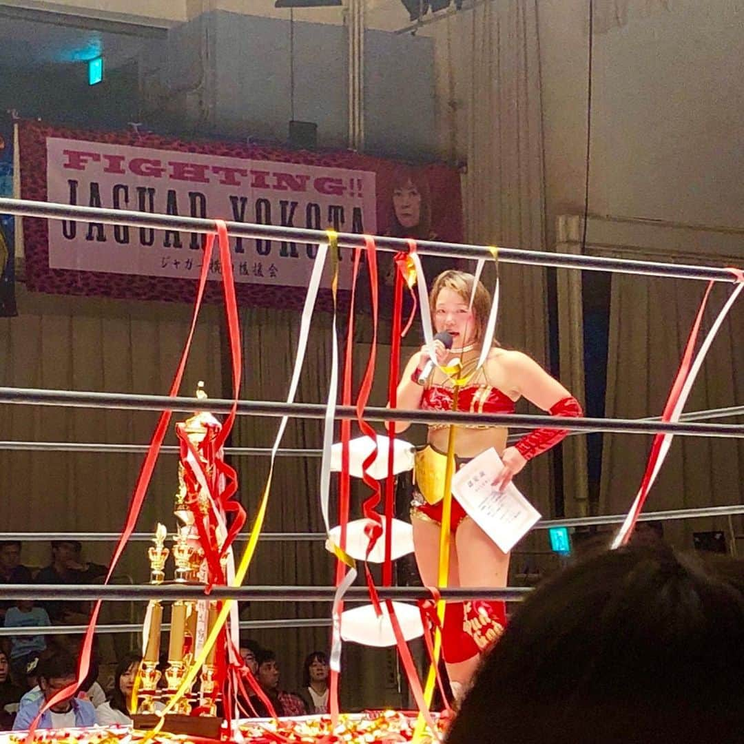 島谷ひとみさんのインスタグラム写真 - (島谷ひとみInstagram)「初のプロレス観戦！！ あー、刺激！！ sarryちゃんが、私の楽曲「太陽神」を入場曲に使ってくれているの♡  嬉しいですな💃  #ワールド女子プロレス ディアナ #井上貴子 #井上京子 #Sareee  #太陽神 #島谷ひとみ」5月12日 22時56分 - shimatani_hitomi_official