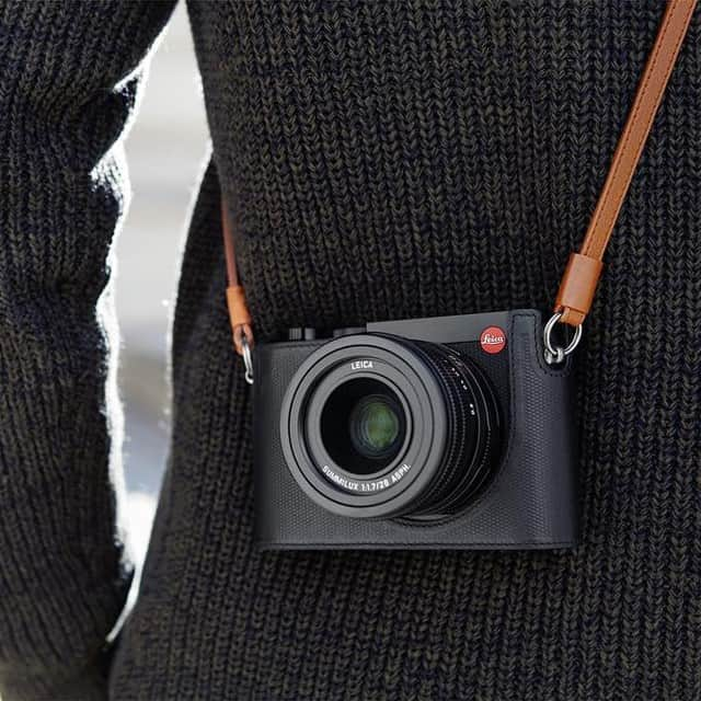 ライカさんのインスタグラム写真 - (ライカInstagram)「Are you stuck on automatic? Why not explore the fully manual function of the Leica Q during your next photowalk? Discover the potential of the Leica Q for yourself via the bio link.  Photo:@leicastorebellevue  #LeicaCamera #Leica #🔴📷 #Leicagram #LeicaQ #TheLeicaLook #LeicaWorld #Leica_Club #LeicaSociety #LeicaPhoto #ShootLeicaPro #cameraporn #LeicaPorn #streetphotography」5月12日 23時00分 - leica_camera