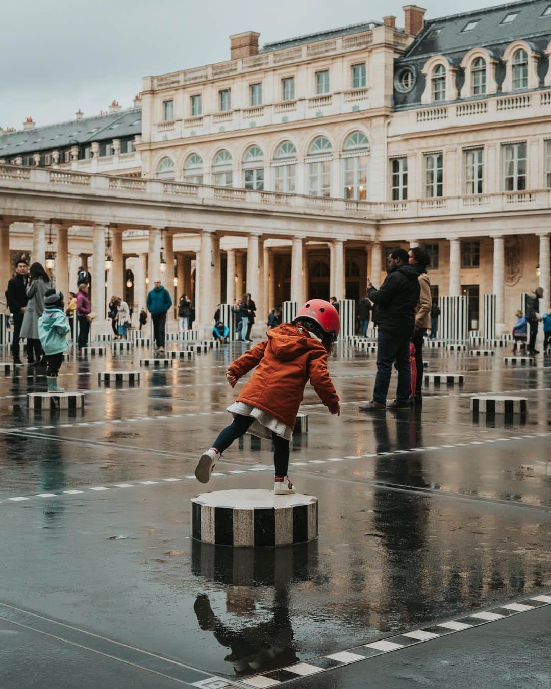Putri Anindyaのインスタグラム：「Child’s play // Back in Paris! a city that I always miss. I can’t be objective when I talk about Paris. It’s very personal. This place is like a second home to me. I don’t feel strange since the first time I came here in spring 2017. So, from today until the next 90 days, guess I should make lots of memories :)」