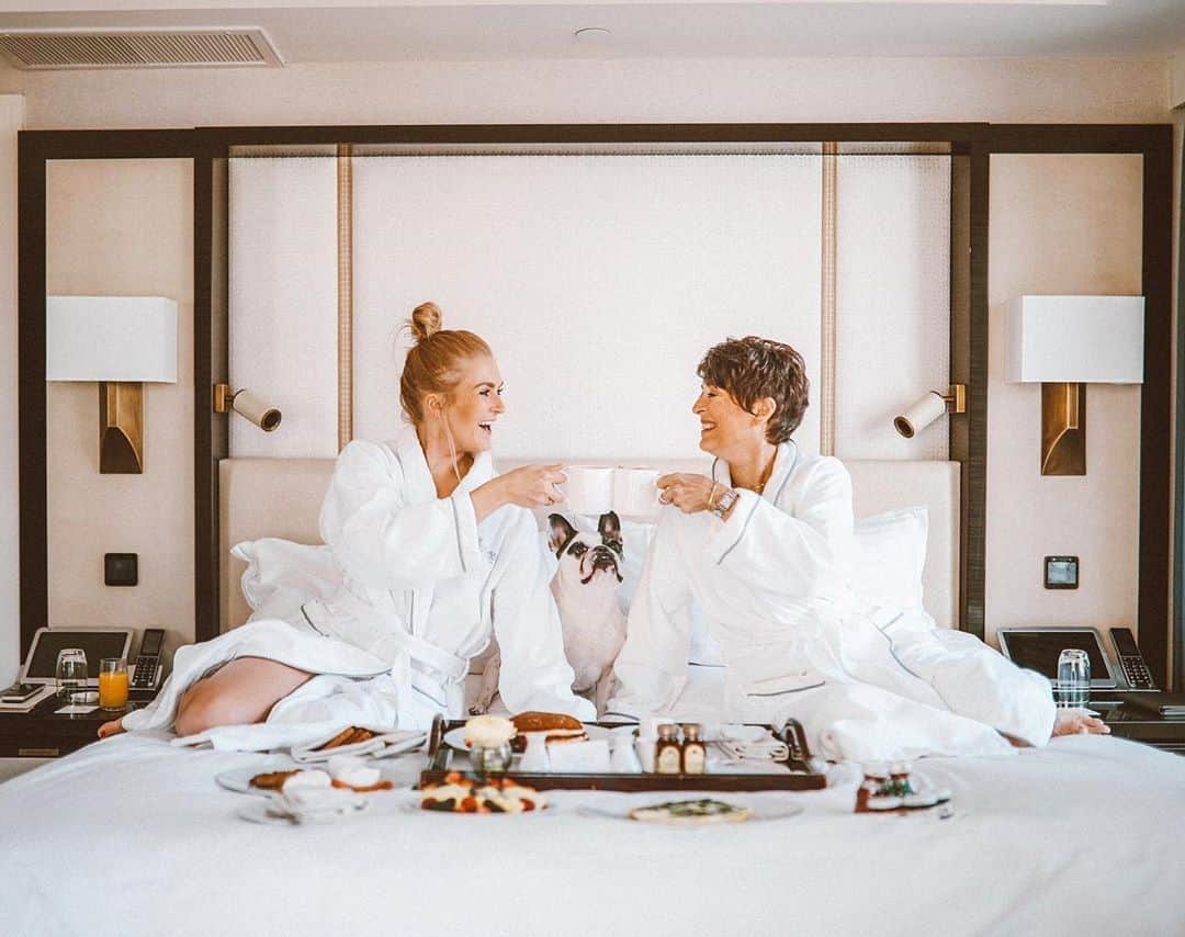 The Peninsula Hotelsさんのインスタグラム写真 - (The Peninsula HotelsInstagram)「Happy Mother’s Day from all of us at The @peninsulahotels! 📸: @alialistone at @thepeninsulachi. . . . . . . . #peninsulahotels #luxuryhotels #luxuryhotelexperience #luxurytravel #travel #beautifuldestinations #welltraveled #traveldiaries #jetset #jetsetter #hotel #hotellife」5月12日 23時04分 - peninsulahotels