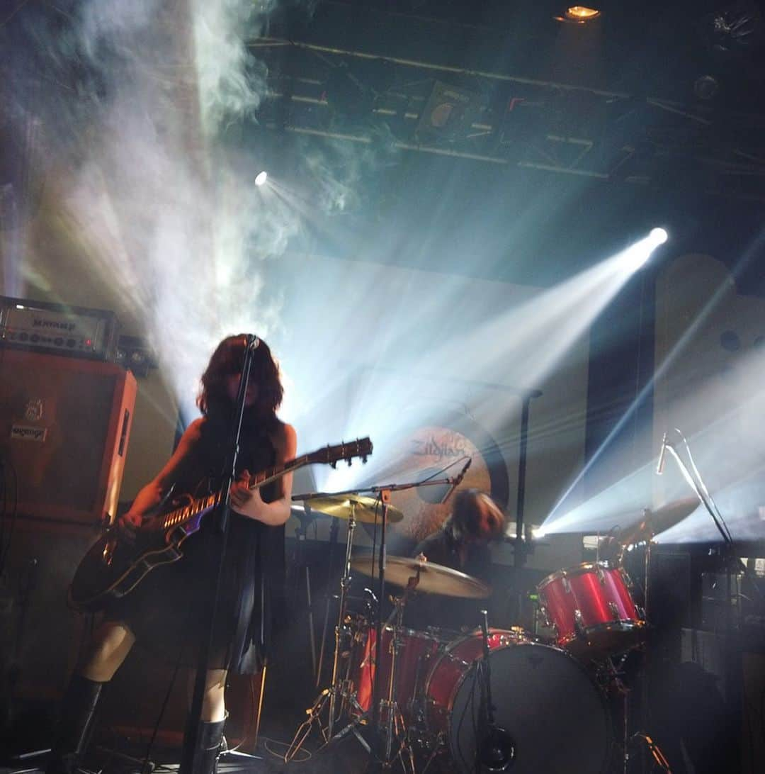 BORISさんのインスタグラム写真 - (BORISInstagram)「Thank you for coming everyone tonight.  And thank you very much @afterhoursfest for inviting us to this wonderful event. Cheers. T #borisheavyrocks #borisdronevil #afterhours #orangeamps」5月12日 23時14分 - borisdronevil