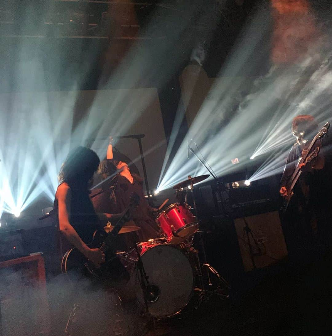 BORISさんのインスタグラム写真 - (BORISInstagram)「Thank you for coming everyone tonight.  And thank you very much @afterhoursfest for inviting us to this wonderful event. Cheers. T #borisheavyrocks #borisdronevil #afterhours #orangeamps」5月12日 23時14分 - borisdronevil