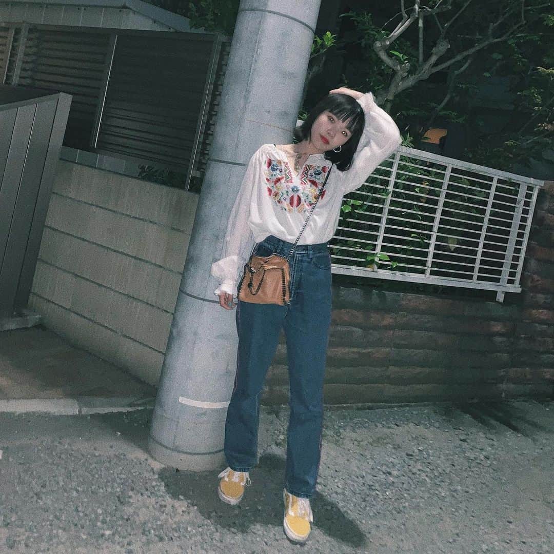 sayocoのインスタグラム：「髪型の行く末迷子🐶 #ボ部 ・ #ootd#stellamccartney#raybeams#vans」