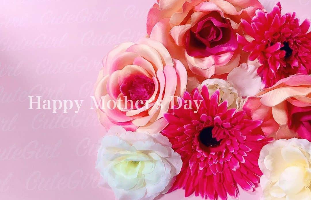 峰さやかさんのインスタグラム写真 - (峰さやかInstagram)「* いつもいつも心配と迷惑をかけてばかりで、、感謝しきれない程たくさんのありがとう。 * ちゃんと親孝行できるまで、長生きして欲しい。。 * * ママ、いつも本当に本当にありがとうxx * * * #MothersDay  #母の日 #ありがとう #感謝 #thankyou #HappyMothersDay #pink #flower #flowers」5月12日 23時06分 - saya_officialxx