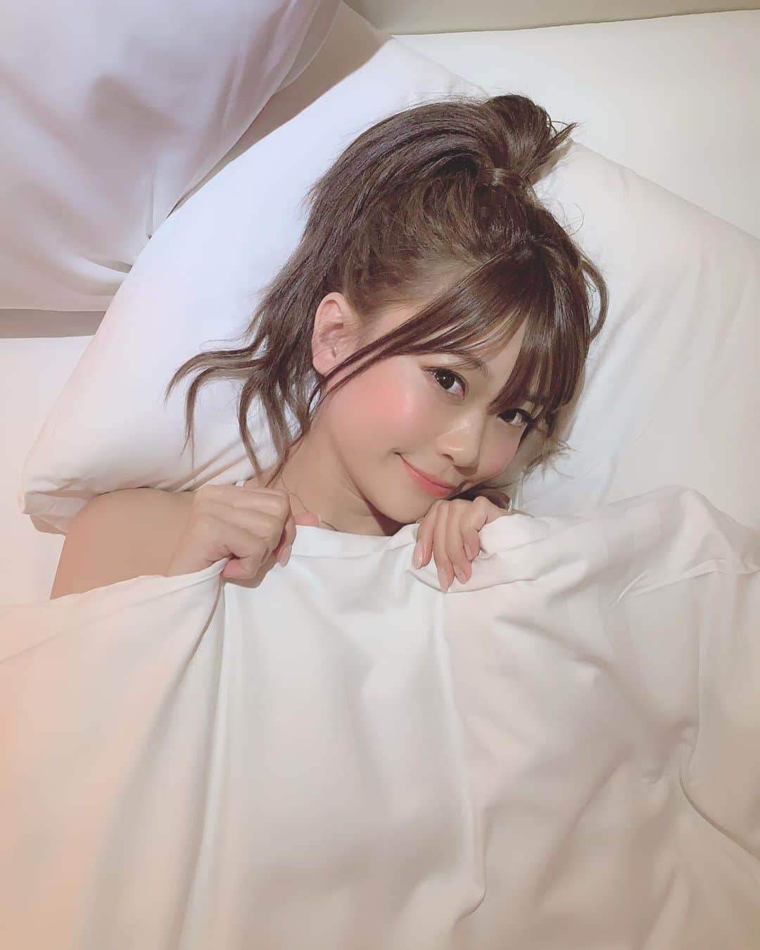 阿久津真央さんのインスタグラム写真 - (阿久津真央Instagram)「おやすみ🧘‍♀️💤 #沖縄ビューティーキャンプ #naturalbeautycamp #ナチュラルビューティーキャンプ #キレイモ @naturalbeautycamp @kireimo_official  #オシャレグラビア #10秒グラビア #code #codenate #photo #movie #ファインダー越しの私の世界  #水着 #撮影 #スタジオ #カメラ #カメラ #ポートレート #グラビア #モデル #タレント #グラドル」5月12日 23時09分 - akutsumao