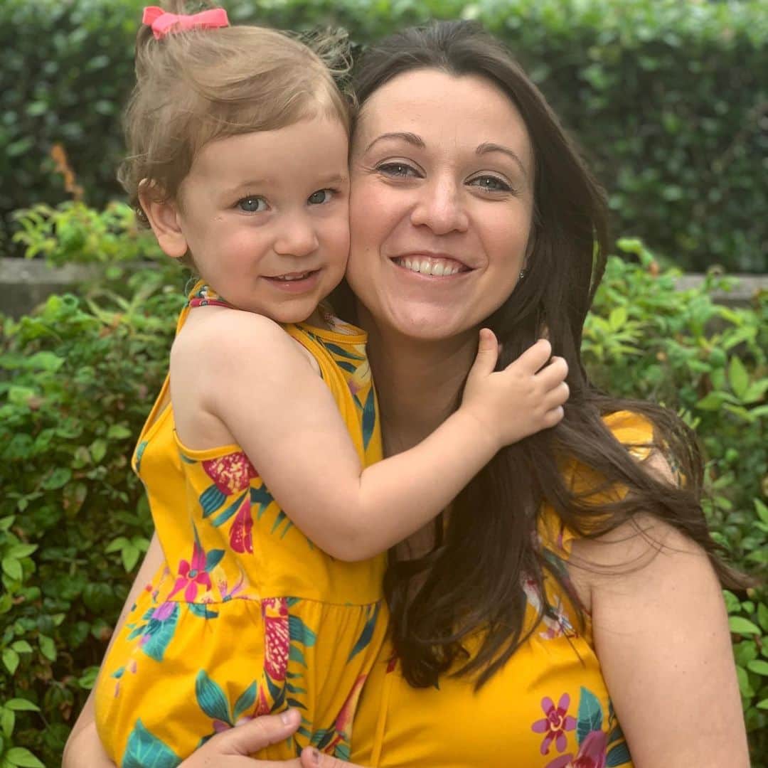 ブラッド・グザンのインスタグラム：「Happy Mother’s Day to this rockstar of a mom! We are lucky to call you ours and are so thankful for all you do! We love you! ❤️💐❤️」