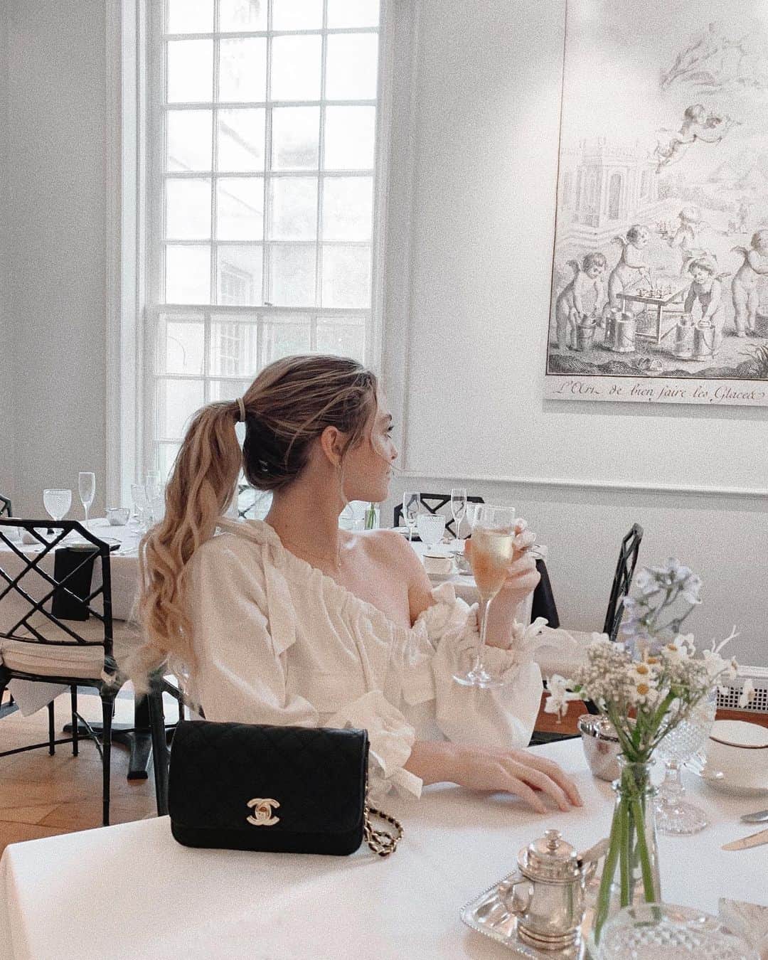 Kelsey Simoneさんのインスタグラム写真 - (Kelsey SimoneInstagram)「Tea room with my momma for mommas day! Champagne for her, Apple cider for me 🥂 Love you so much Xx @liz_besanson 🌹」5月13日 4時55分 - k.els.e.y