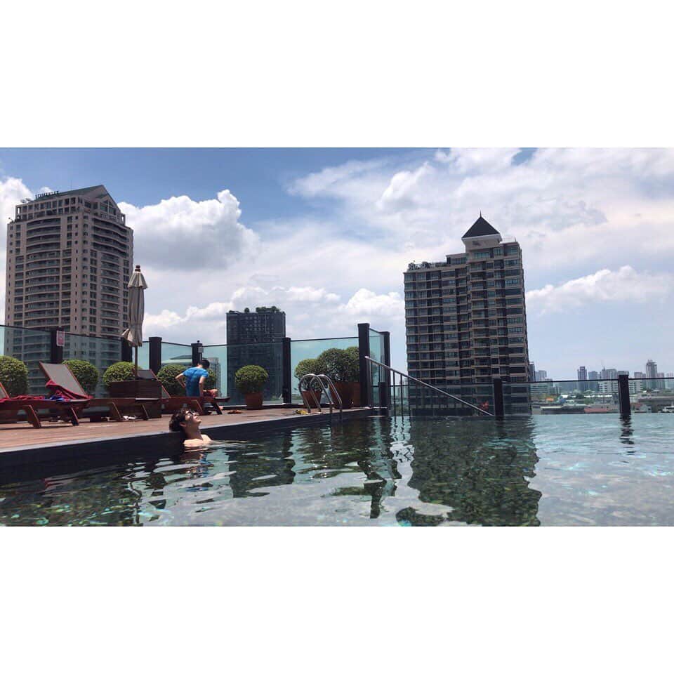 ジヒョク のインスタグラム：「holiday in bangkok  정말 오랜만의 휴가였다!! 내일까지는... 서울 holiday 가야겠다!!!!」