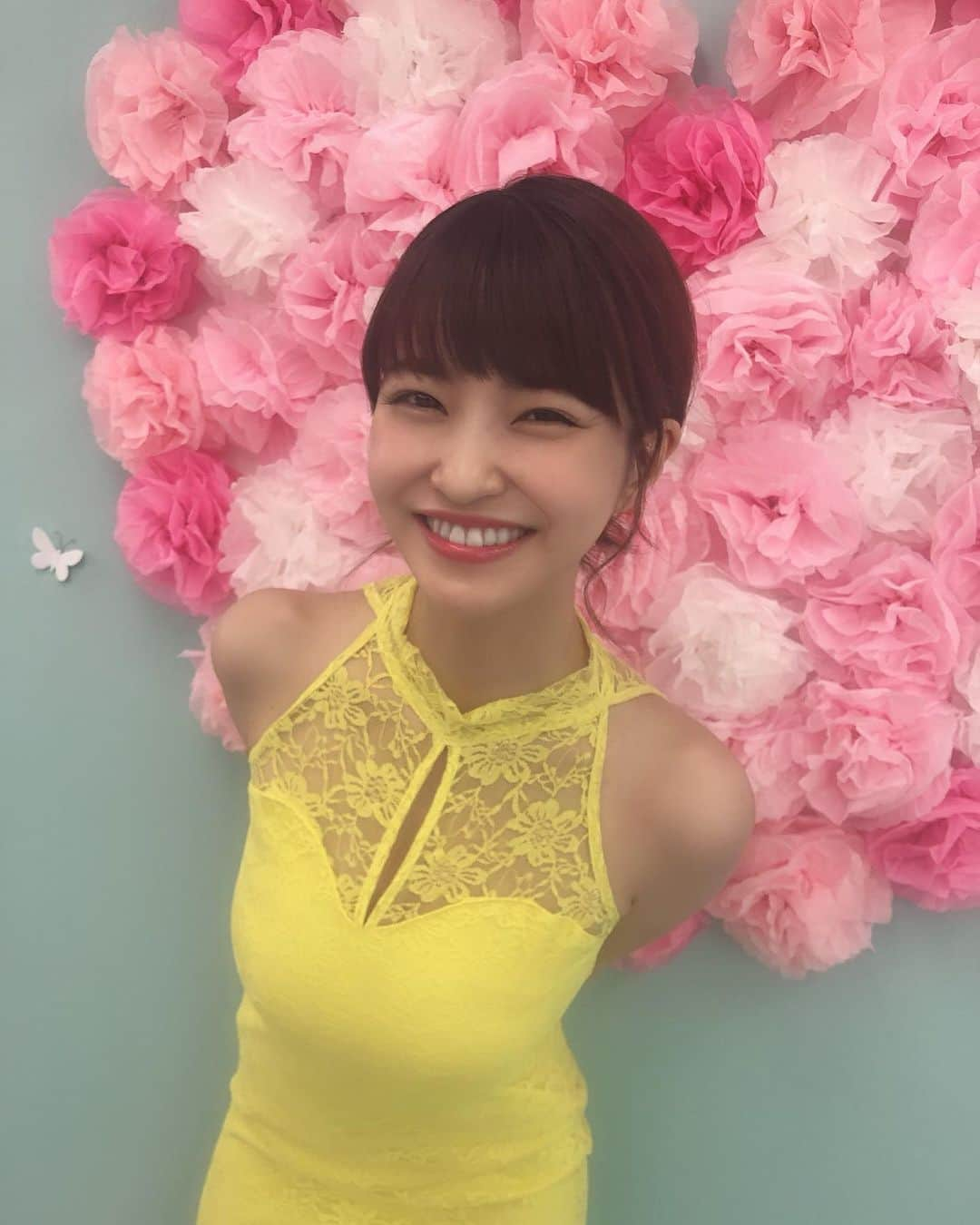 岸明日香さんのインスタグラム写真 - (岸明日香Instagram)「大阪なら黄色！🥰 ということで2会場目はイエローを。  蛍光色っぽいところがまたいつもと違って新鮮でした💓  皆はブルーとどっちがすき？🥺」5月12日 23時35分 - aspoo02