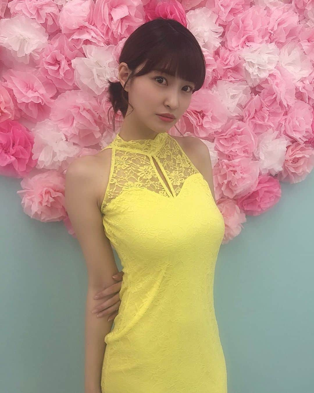 岸明日香さんのインスタグラム写真 - (岸明日香Instagram)「大阪なら黄色！🥰 ということで2会場目はイエローを。  蛍光色っぽいところがまたいつもと違って新鮮でした💓  皆はブルーとどっちがすき？🥺」5月12日 23時35分 - aspoo02