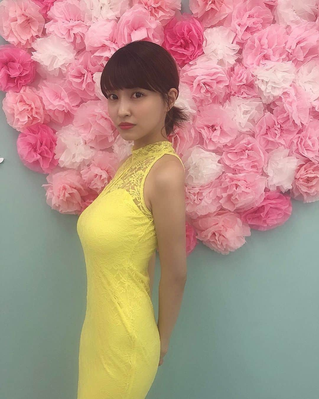 岸明日香さんのインスタグラム写真 - (岸明日香Instagram)「大阪なら黄色！🥰 ということで2会場目はイエローを。  蛍光色っぽいところがまたいつもと違って新鮮でした💓  皆はブルーとどっちがすき？🥺」5月12日 23時35分 - aspoo02