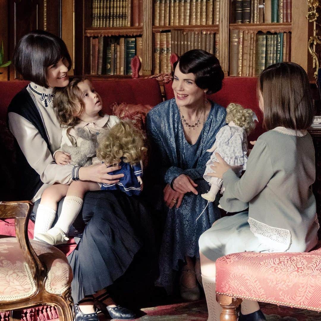 ダウントン・アビーさんのインスタグラム写真 - (ダウントン・アビーInstagram)「Happy #MothersDay from Downton Abbey! #DowntonAbbeyFilm」5月12日 23時37分 - downtonabbey_official