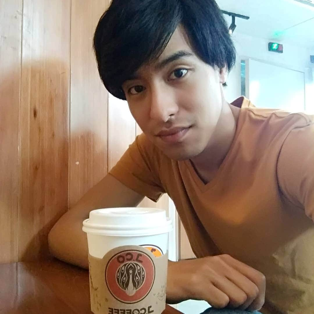 Terry Birdさんのインスタグラム写真 - (Terry BirdInstagram)「☕ Tengah tunggu awak minum dengan saya☺️ . #TakaakiTerry #kopi #americano #jco」5月12日 23時38分 - takaaki_terry