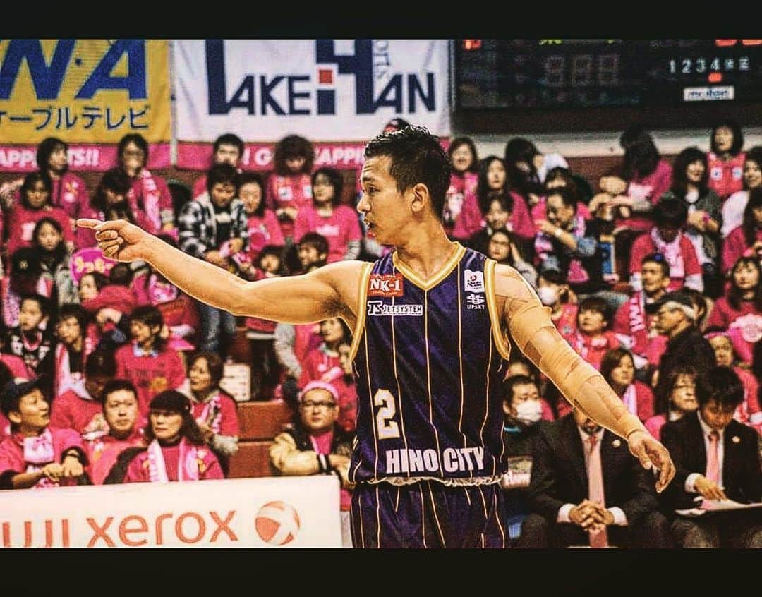 栗原祐太のインスタグラム：「あの時、、、 あの時後10本でもシュート練習しておけば あの時後一本でも多く走っておけば あの時もう少し集中できていれば あの時もう少し頑張ってできていれば あの時もう1ページ勉強頑張れていたら あの時他の人のことを思って行動していたら あの時我慢してもう少し、、、 そんな事今関わらせてもらっている人達に思って欲しくない  楽しく 自分から頑張れるように 僕がみんなにできること 伝えられることは何だろう  試行錯誤の毎日  うちらは後には戻れない ことに意味があるなら 今頑張れないならいつまでも 頑張れない  母の日に母の偉大さとともに 父親から学んだことを  再確認  これからも僕はもがきます！！ みんなと一緒に成長できるように 先のためにも今を頑張ることを頑張ります！  言い訳はなし」