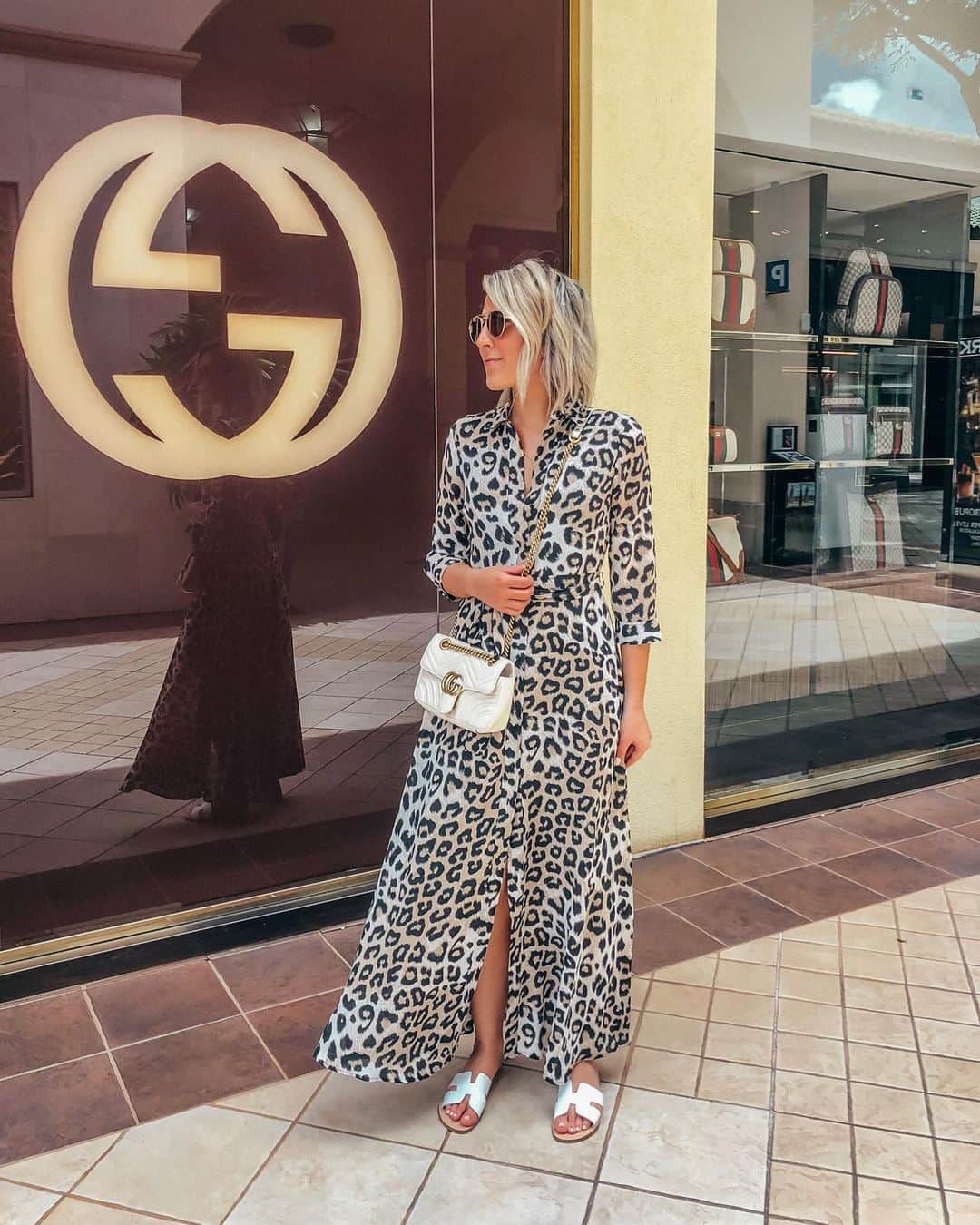 Stephanie Sterjovskiさんのインスタグラム写真 - (Stephanie SterjovskiInstagram)「Living in this leopard maxi 🐆🐆 on my way to Mother’s Day brunch (although my mom would’ve loved it if I took her to Gucci 🤣) - what are you doing for your mama today?? 💘 . Outfit details linked here: http://liketk.it/2BLw7 @liketoknow.it #liketkit #LTKunder100 #LTKspring #itsbanana #leoparddress #outfitoftoday」5月12日 23時43分 - stephsjolly