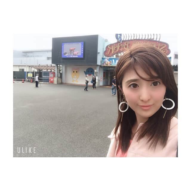 川口智美のインスタグラム：「今日は #平塚競輪 #湘南ダービー の ピラミッドブースナビゲーターを 務めました🚴‍♂️ 開設69周年記念という事で、 #平塚競輪場 イメージキャラクターの #東京パフォーマンスドール による ミニライブも💄 私もステージ上にて、呼び込みを 担当させていただきましたよ☺️ 素敵な歌声をありがとう ございました💕 #TPD のファンは 私にも優しく手を振って下さる 温かい方ばかり✨  競輪場のイメージソング Hey Girlsは、一度聴いたら 頭から離れない ノリノリな曲なので 是非多くの方に覚えていただいて #競輪場 にいらした際には 口ずさみながらレースを観てほしいな と思います🎵  #競輪 #競輪女子 #湘南バンク #平塚 #アイドル #heygirls #tokyoperformancedoll #idol #shonanbank #keirin」