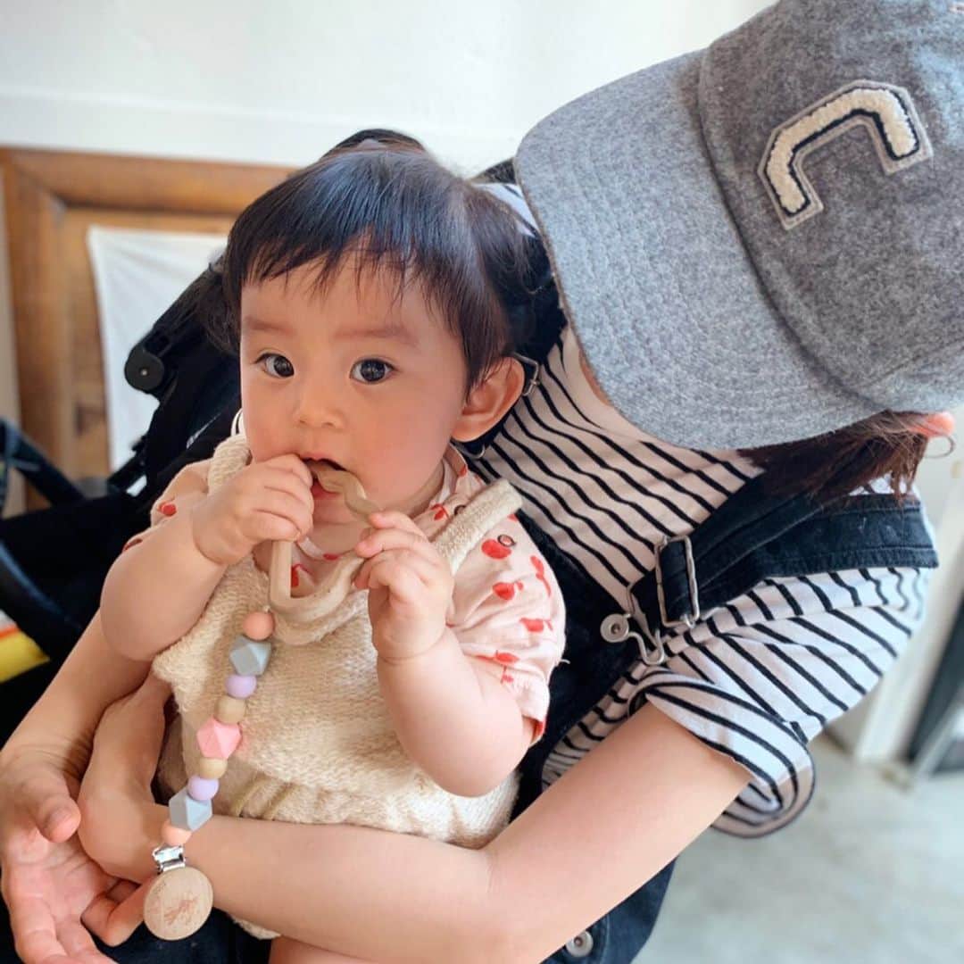 HALCALIのインスタグラム：「Happy Mother’s Day🤱 母になってはじめての母の日💐むすめを寝かしつけたあと、うまれてからの写真を見返しながら、可愛いケーキをいただく😚もともとよく笑う子なんだけれど、最近弾ける笑顔ってやつを習得して可愛さ爆発😂🤯 って書いてたらすかさず夜泣き攻撃きた〜😂 まだまだ夜泣きにも悩まされるし😇まだまだ至らぬ母だけど🙈君の母になれて本当に幸せだ！母の日ありがとう❣️ #mercimaman #happymothersday」